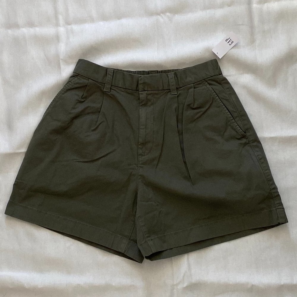Gap High Rise Pleated Khaki Shorts with Washwell